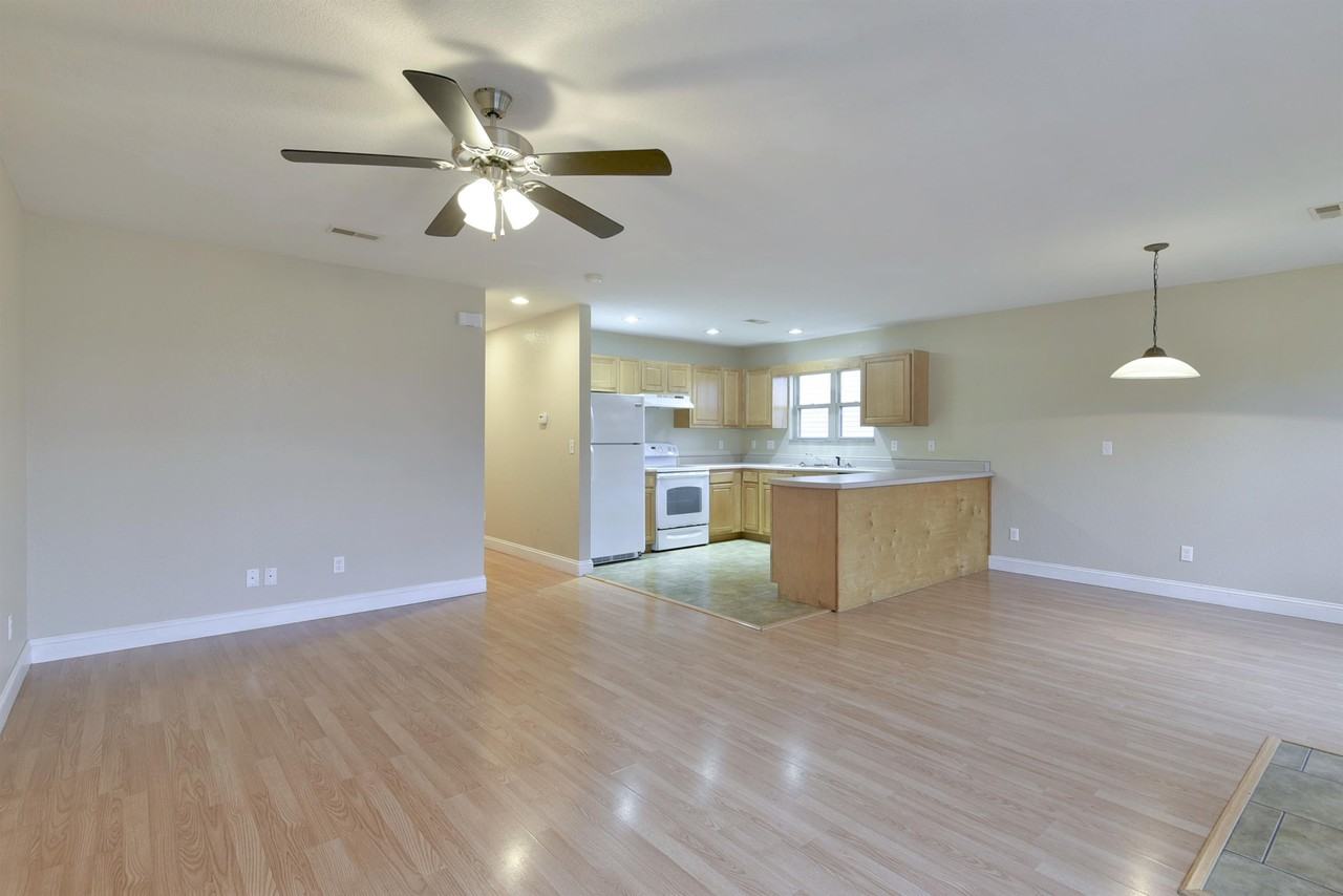 Mountain Grove Duplexes - Photo 2 of 21
