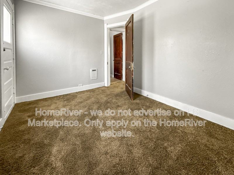 1014 Berdan Ave - Photo 7 of 19