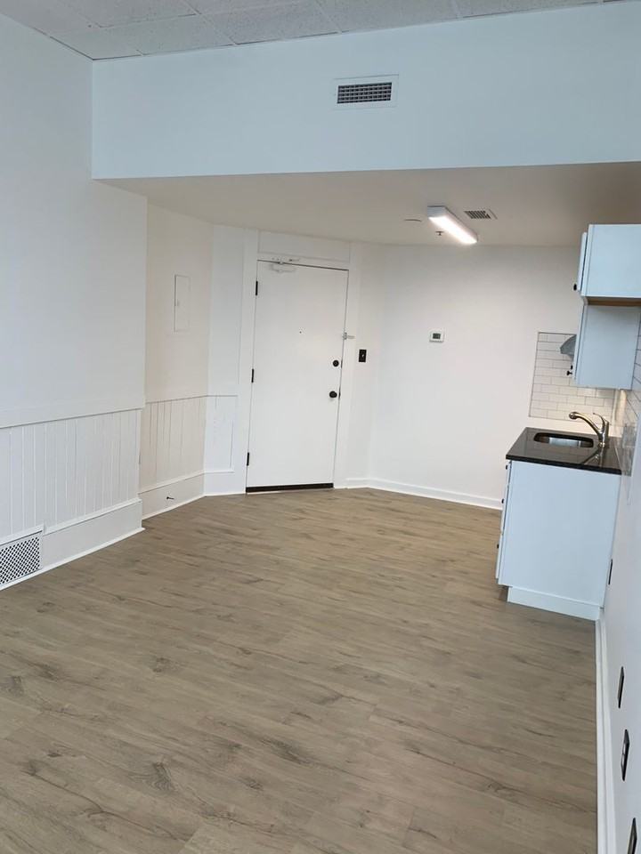 La Vie on 2nd Avenue - Photo 2 of 10