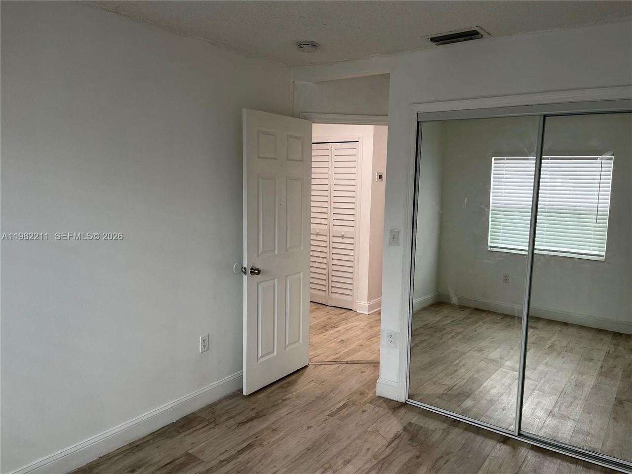 13485 Southwest 28th Street - Photo 4 of 30