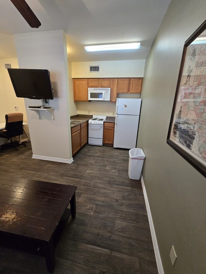 4392 U.S. 181 - Photo 4 of 15