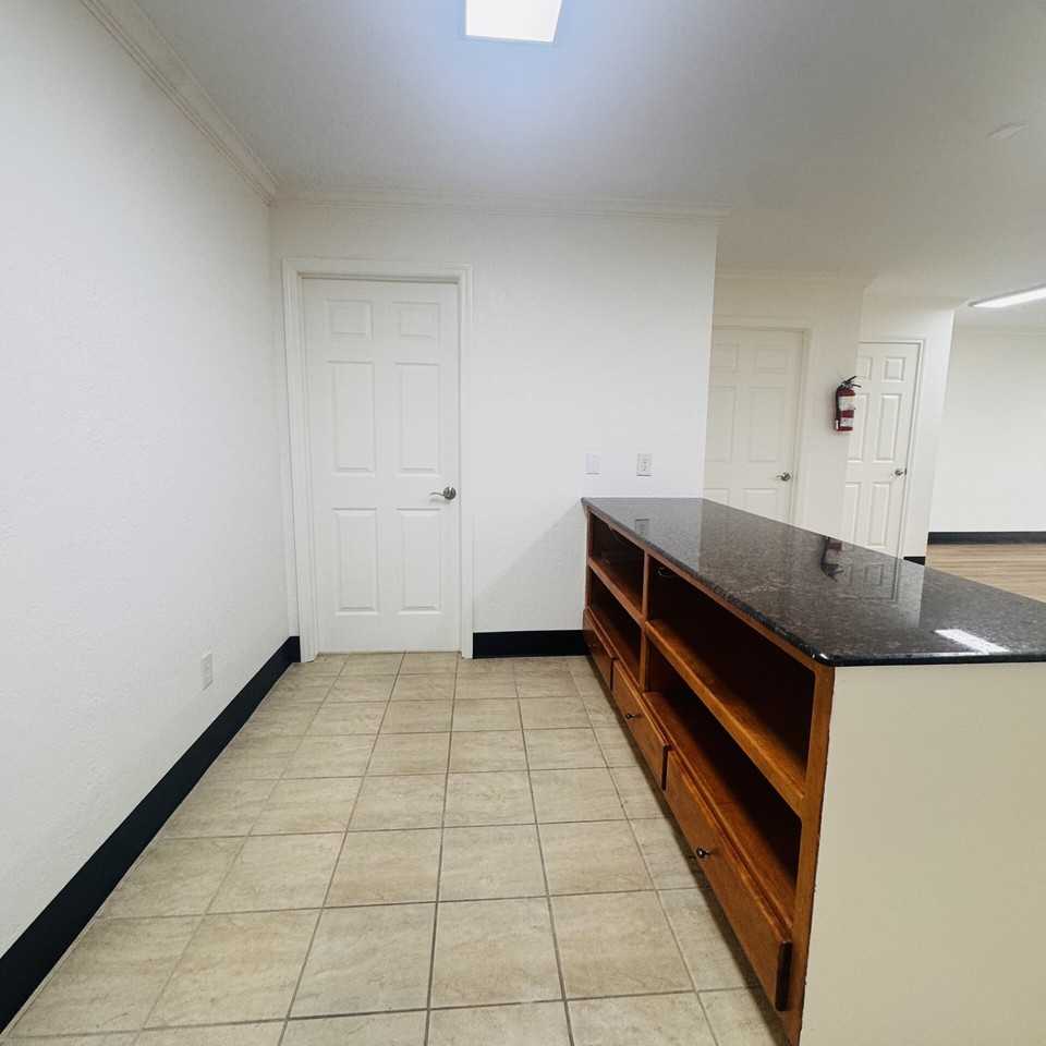 2905 Nederland Ave - Photo 4 of 27