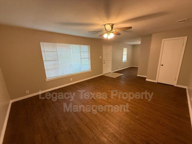 101 Pine St - Photo 5 of 14