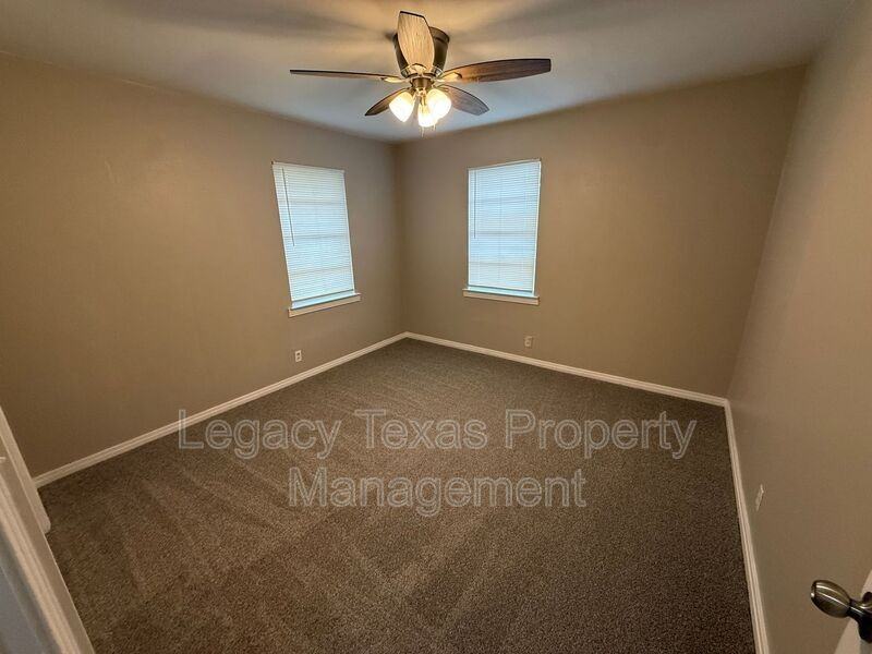 101 Pine St - Photo 6 of 14