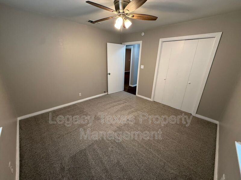 101 Pine St - Photo 7 of 14