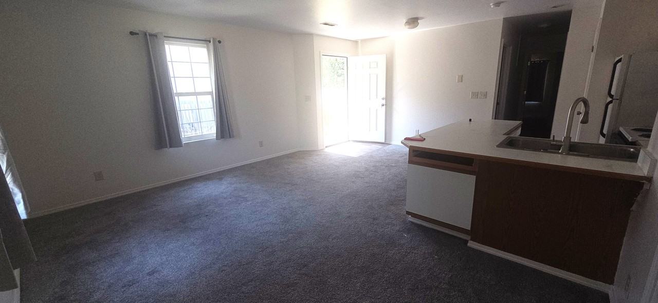 Desert Manor Apartments - Photo 3 of 12