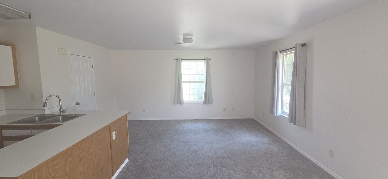Desert Manor Apartments - Photo 4 of 12
