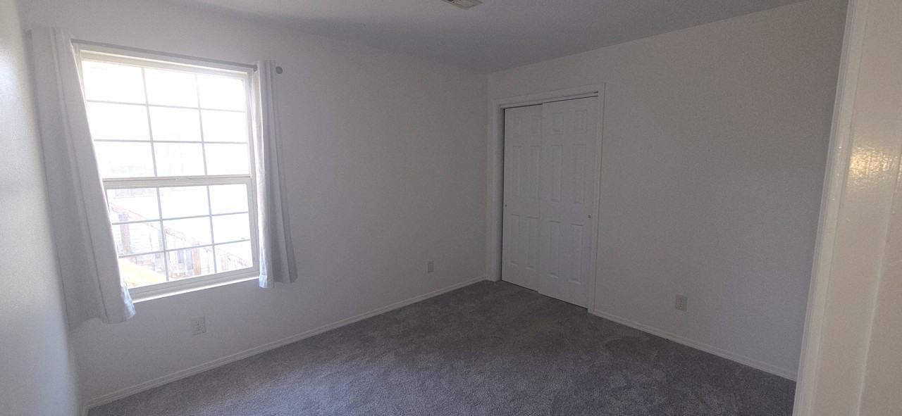 Desert Manor Apartments - Photo 6 of 12