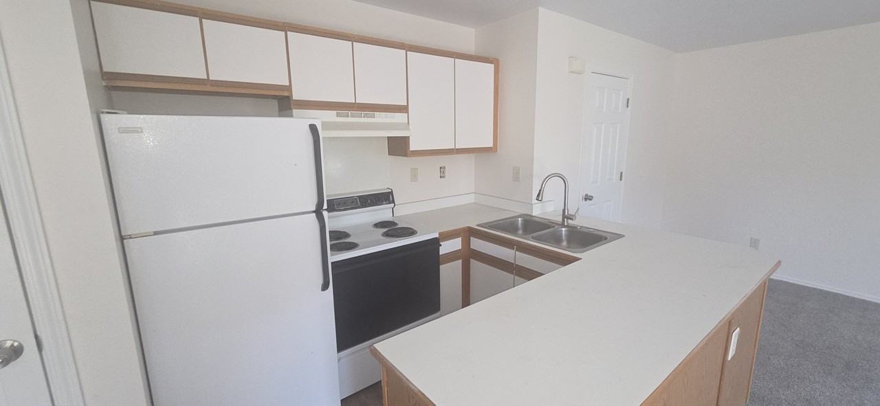 Desert Manor Apartments - Photo 7 of 12