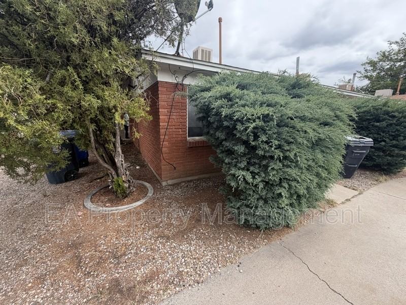 10108 Comanche Rd Ne #A - Photo 5 of 7