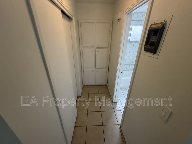 10108 Comanche Rd Ne #A - Photo 6 of 7