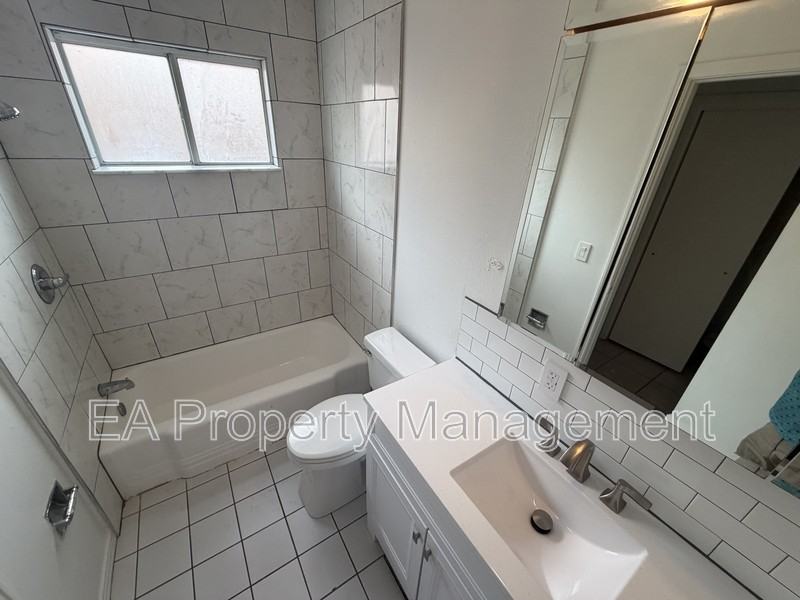 10108 Comanche Rd Ne #A - Photo 7 of 7