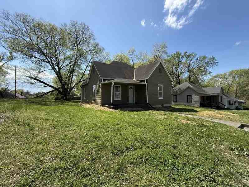 1514 Jourolman Ave - Photo 3 of 25