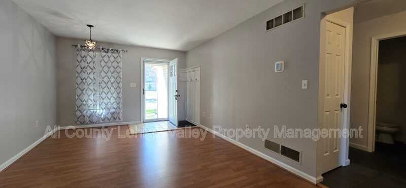 5634 Grace Ave - Photo 4 of 18