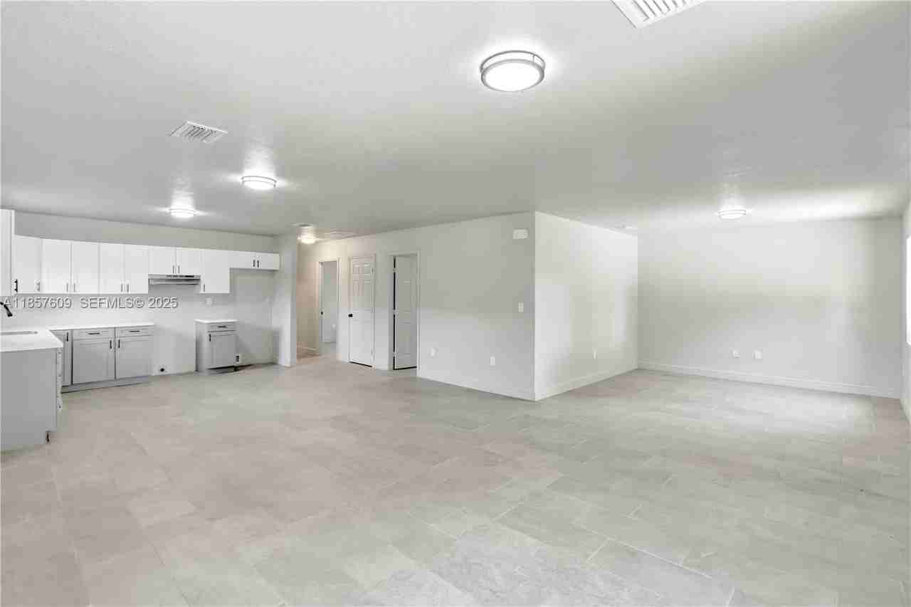 861 Northwest 6th Avenue - Photo 7 of 12