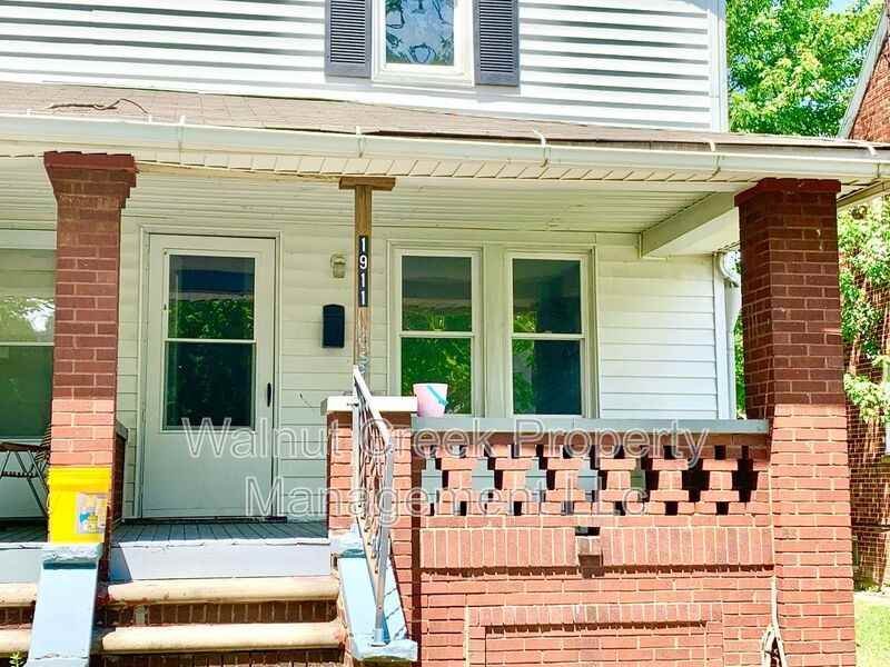 1911 E 34th St - Photo 2 of 20