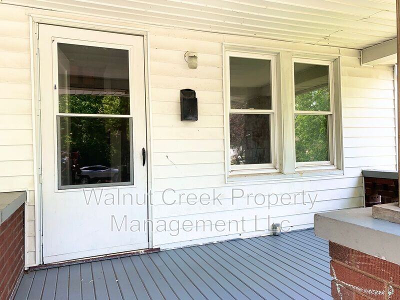 1911 E 34th St - Photo 3 of 20