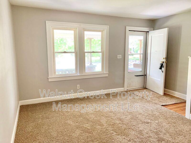 1911 E 34th St - Photo 4 of 20