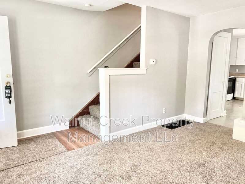 1911 E 34th St - Photo 5 of 20