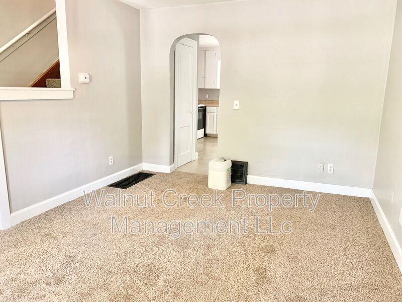 1911 E 34th St - Photo 6 of 20