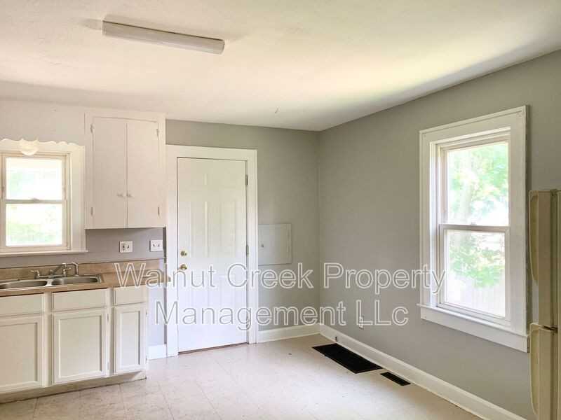 1911 E 34th St - Photo 7 of 20