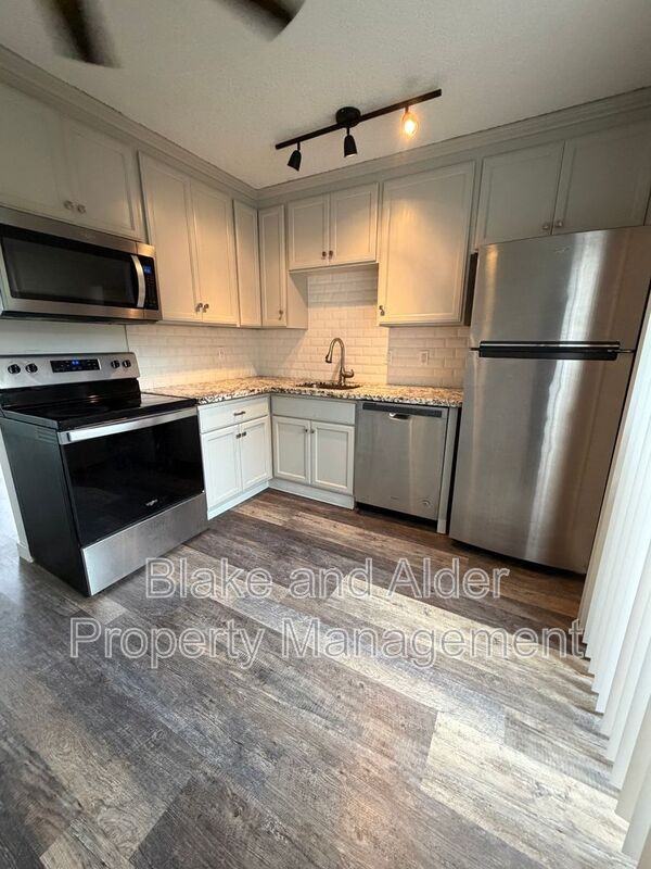 830 Se 42nd Ave - Photo 3 of 8