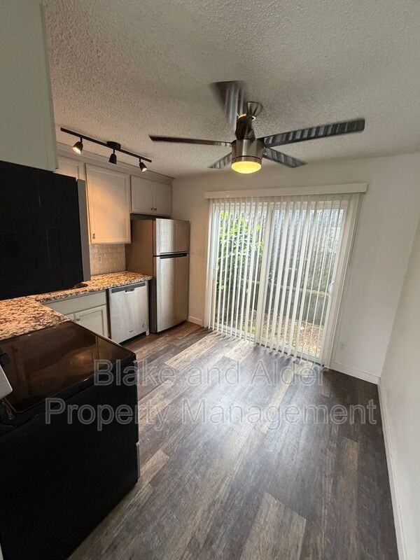 830 Se 42nd Ave - Photo 4 of 8