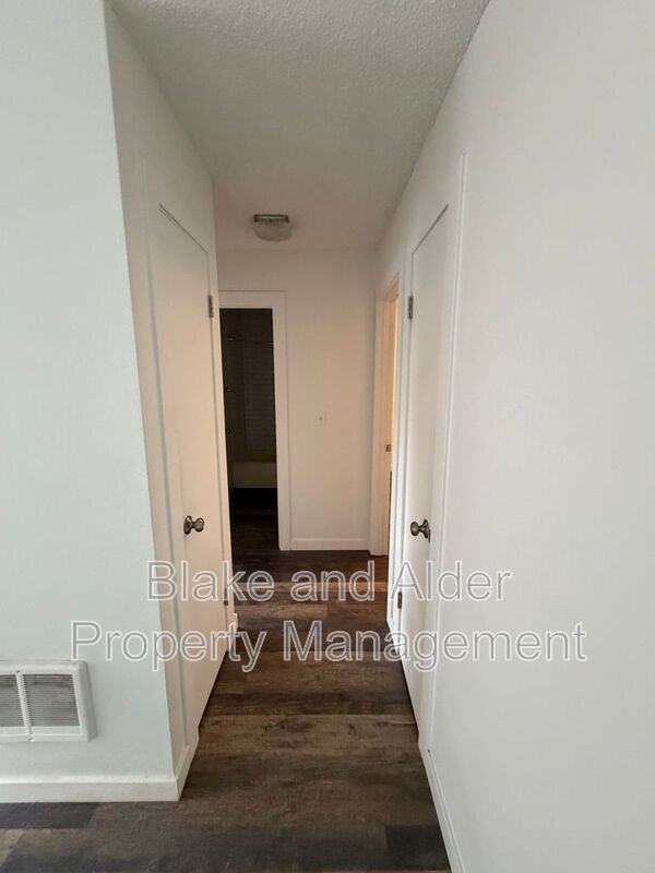 830 Se 42nd Ave - Photo 5 of 8