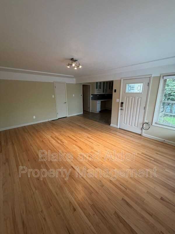 5226 Se Clinton St - Photo 3 of 23