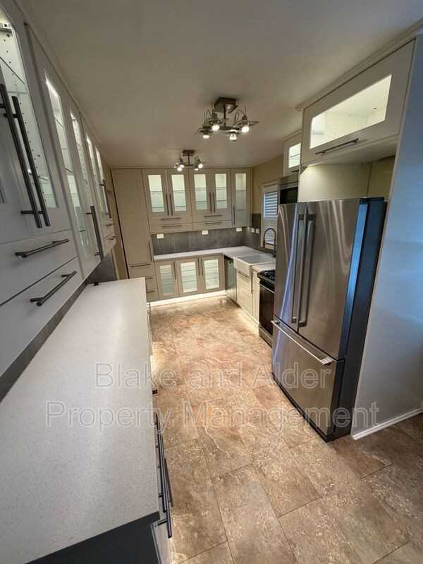 5226 Se Clinton St - Photo 4 of 23