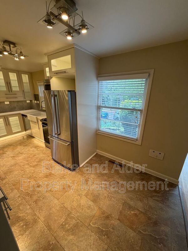 5226 Se Clinton St - Photo 5 of 23