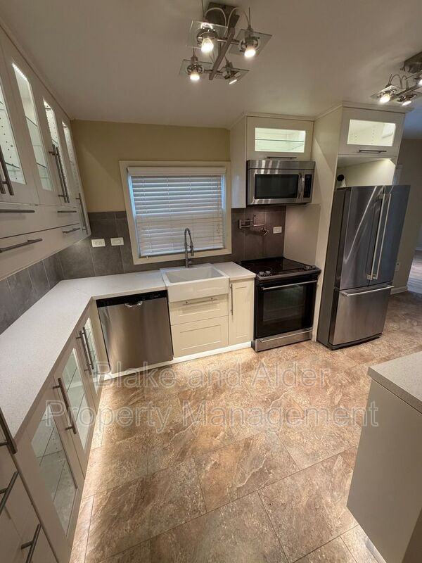 5226 Se Clinton St - Photo 6 of 23