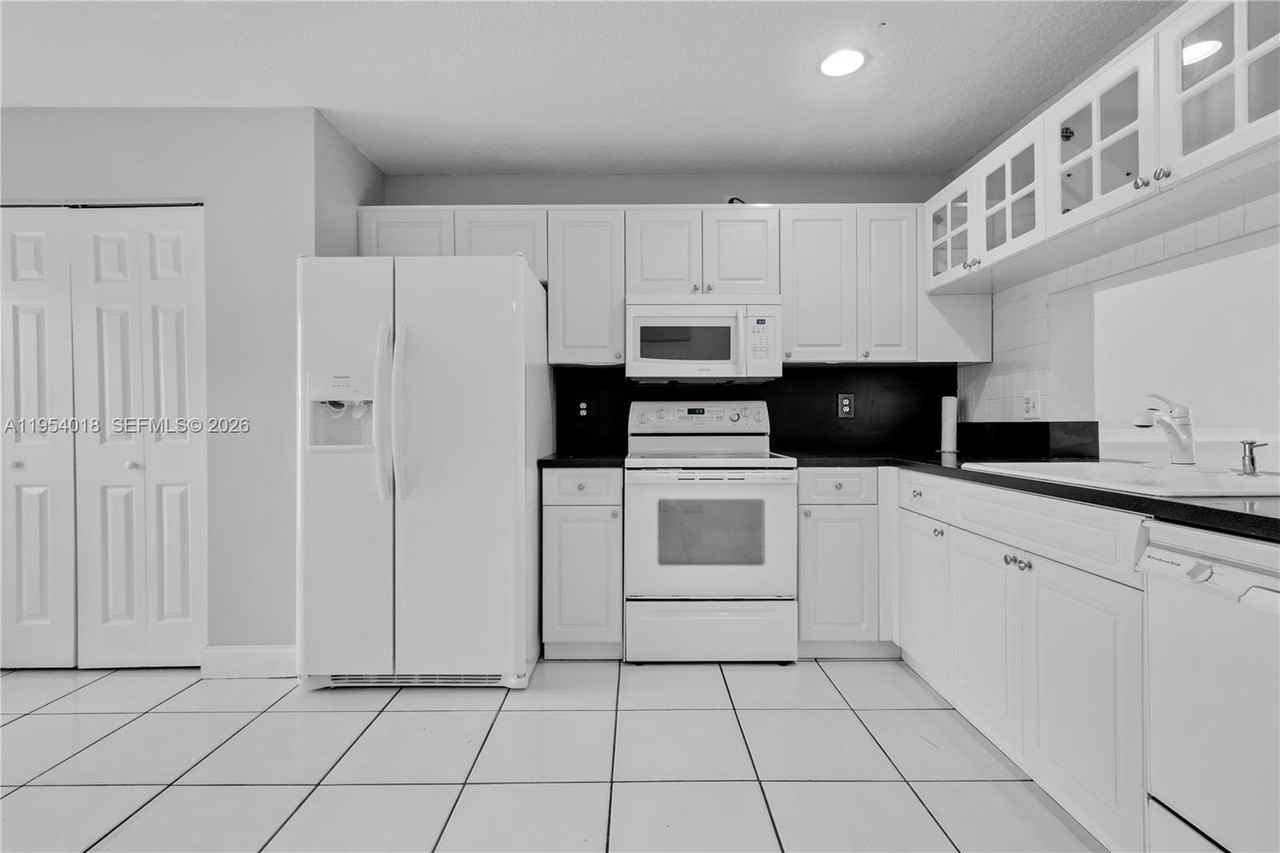 11668 Southwest 91st Terrace #11668 - Photo 6 of 33