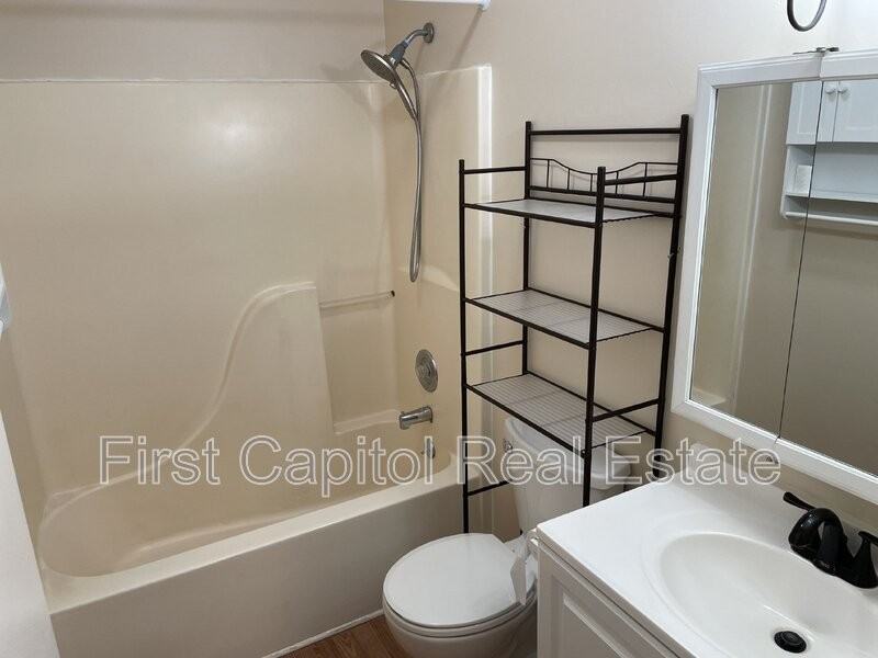 40 Glenview Dr - Photo 4 of 6