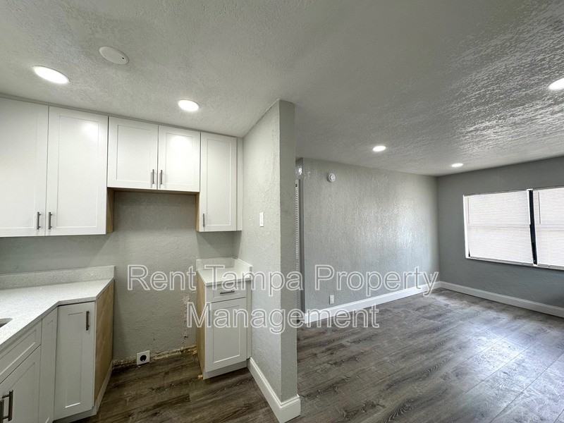 1036 1/2 19th St S - Photo 4 of 21