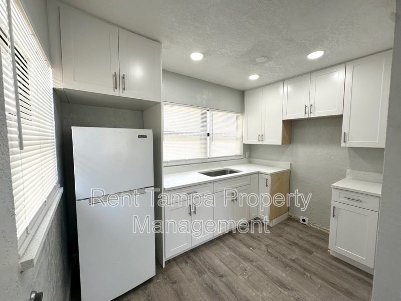 1036 1/2 19th St S - Photo 5 of 21