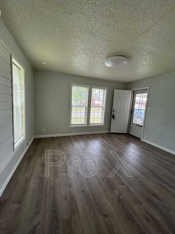 105 E Jefferson St - Photo 3 of 8