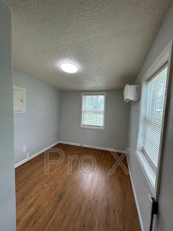 105 E Jefferson St - Photo 6 of 8