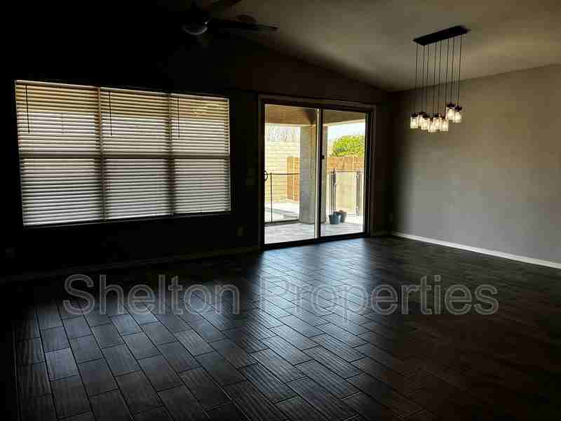 10326 E Corbin Ave - Photo 3 of 40