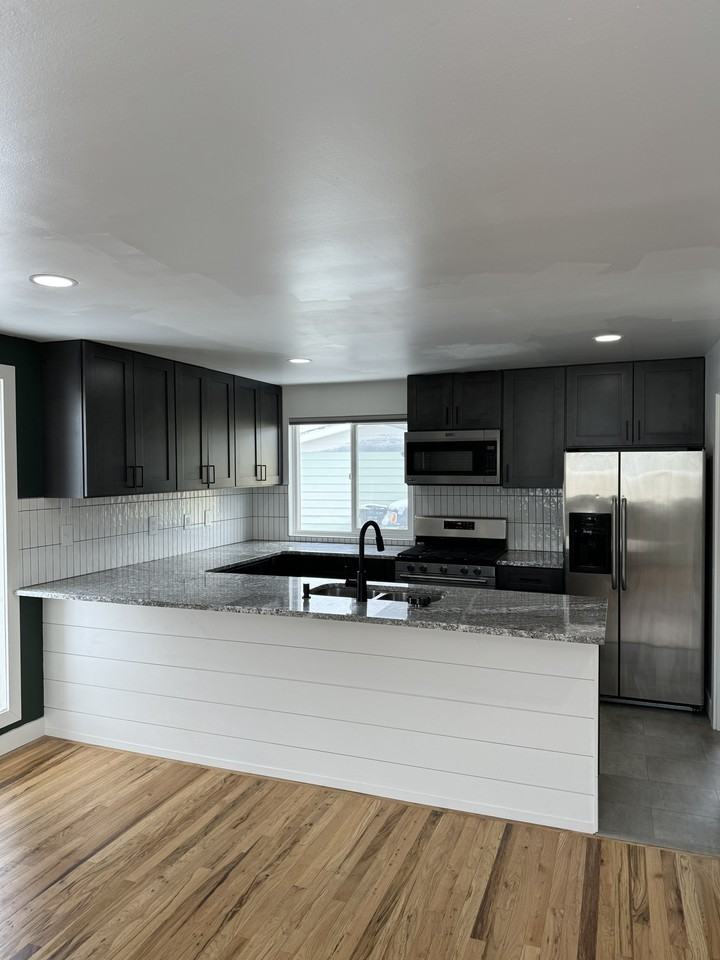 177 Honeysuckle St - Photo 3 of 11