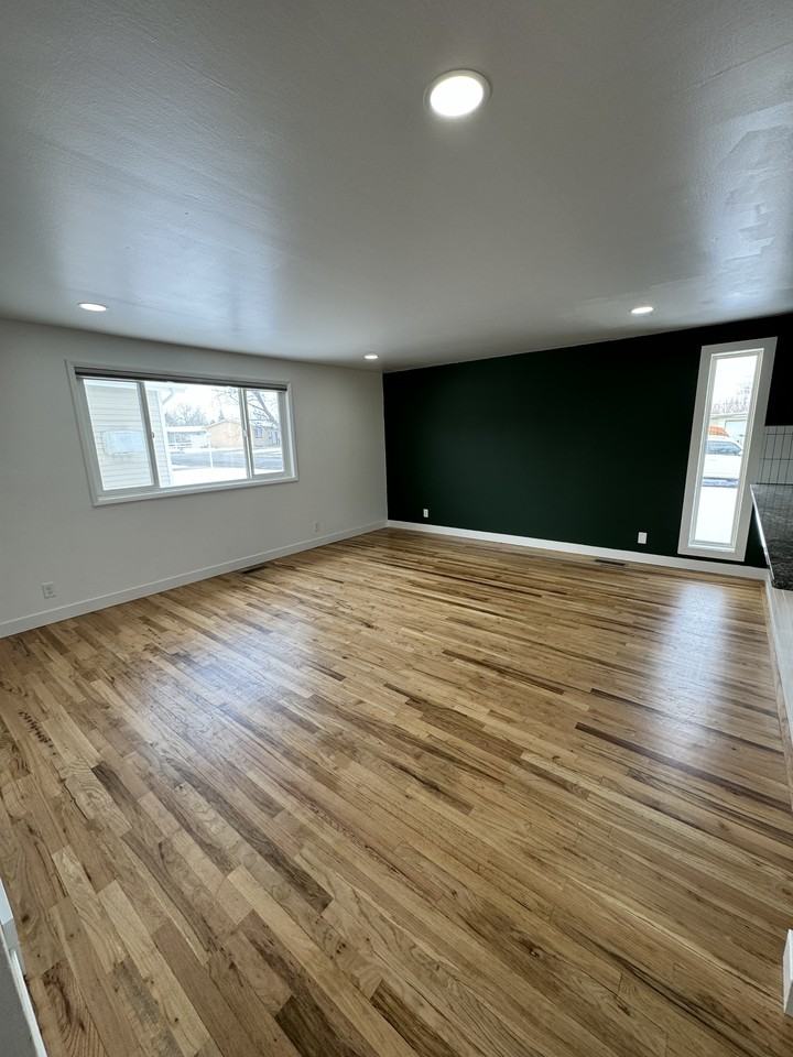 177 Honeysuckle St - Photo 4 of 11