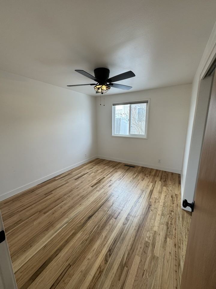 177 Honeysuckle St - Photo 6 of 11