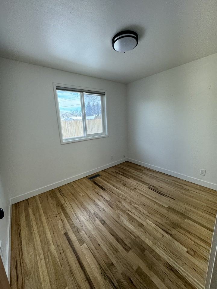 177 Honeysuckle St - Photo 7 of 11