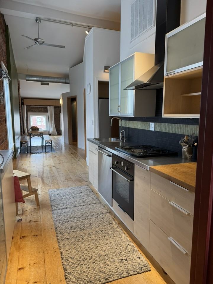 804 E Broadway #3rdNORTH - Photo 3 of 32