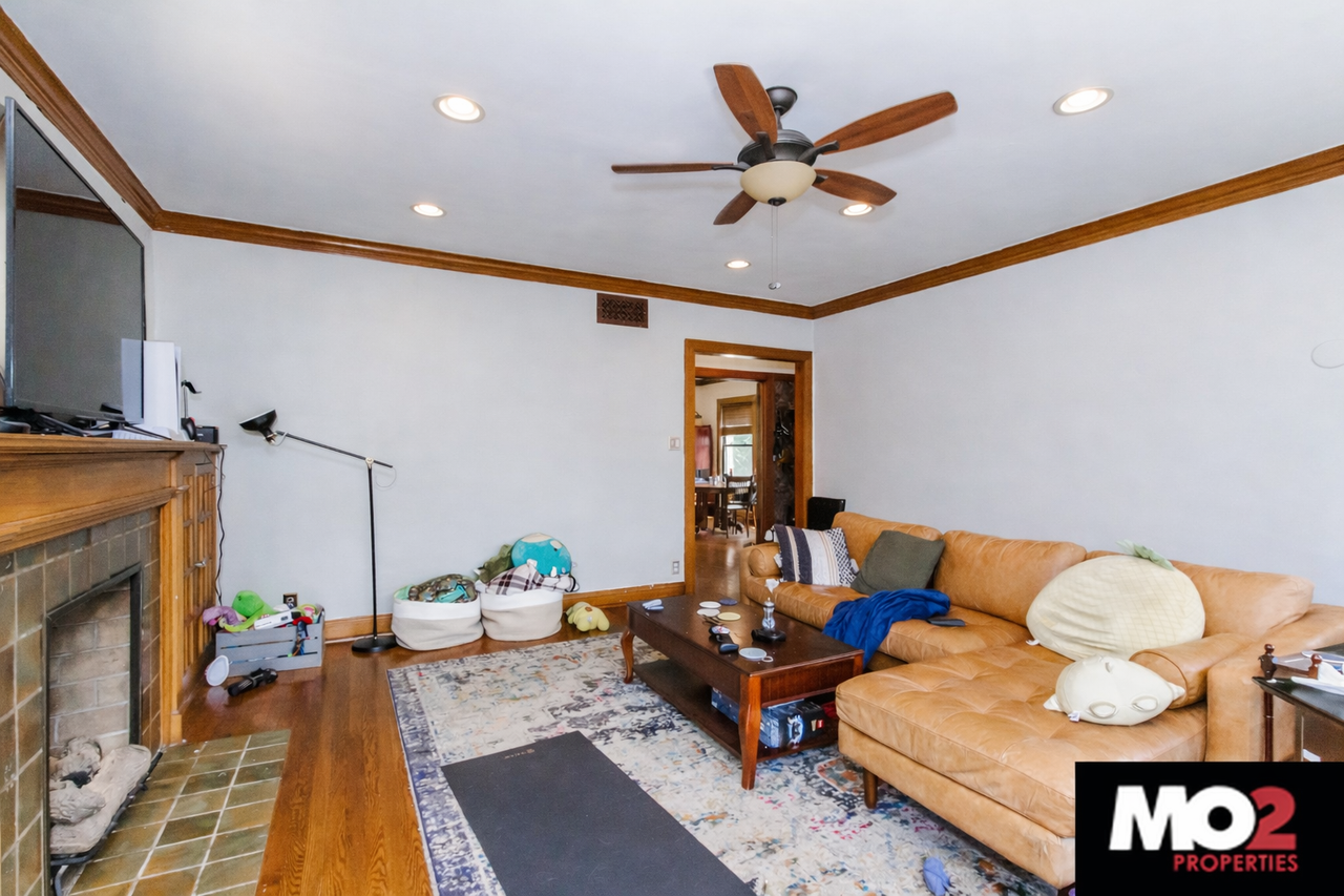 1738 W Addison St #3 - Photo 2 of 15