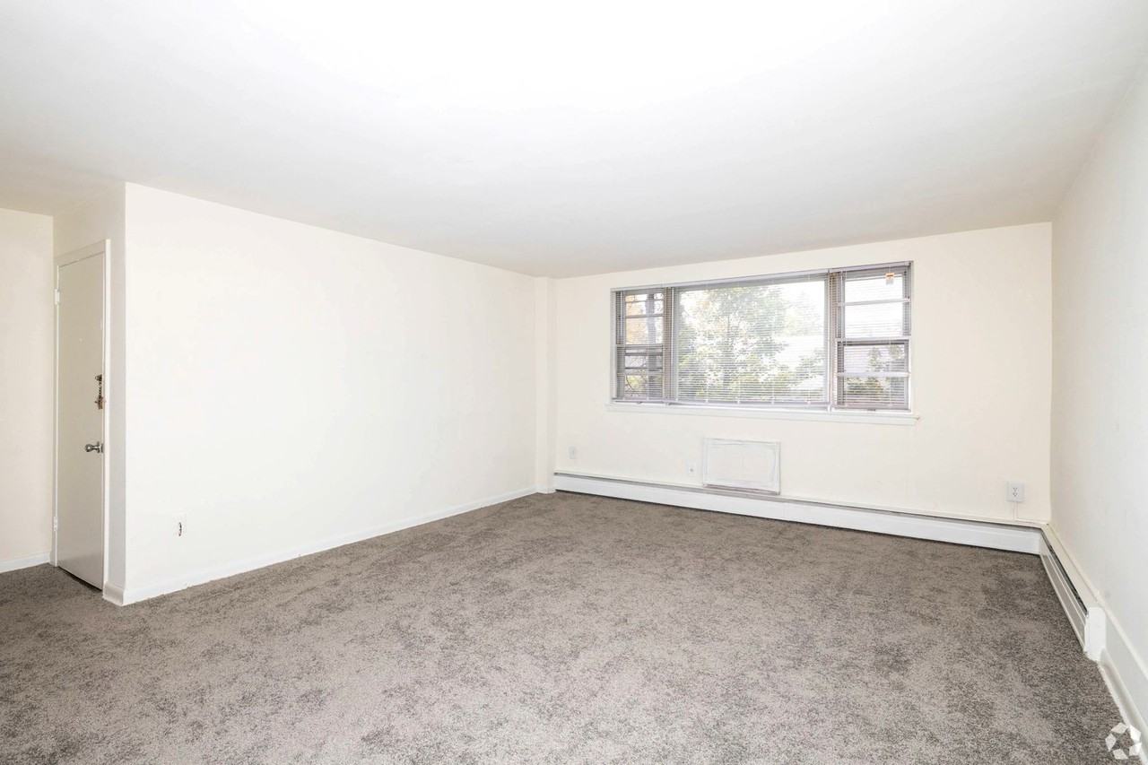 Karen Court Apartments - Photo 5 of 22