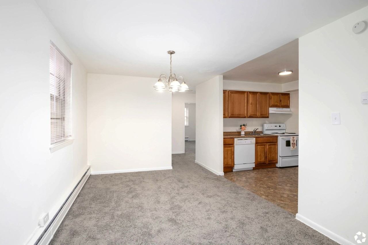 Karen Court Apartments - Photo 6 of 22