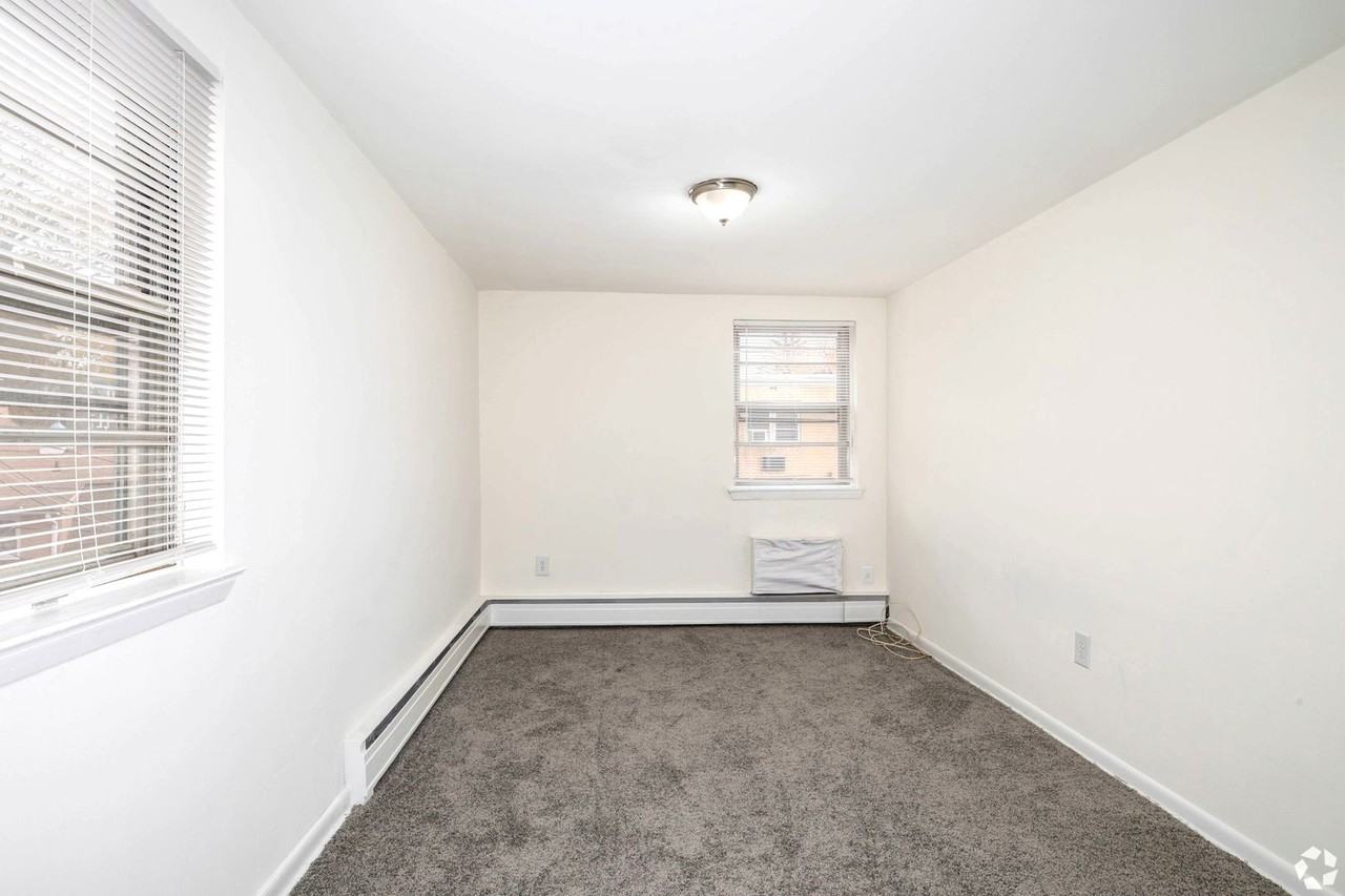 Karen Court Apartments - Photo 7 of 22