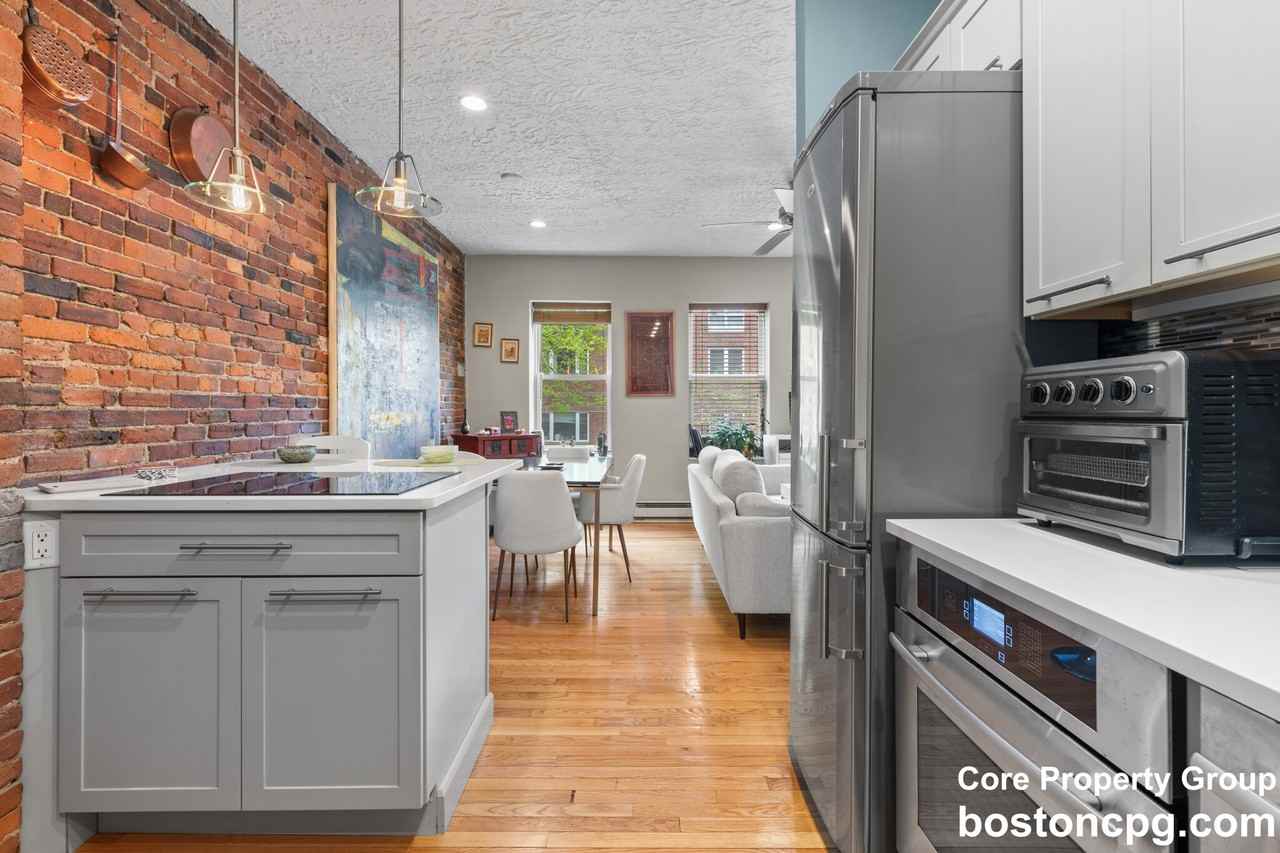 328 Commercial St #22 - Photo 3 of 12