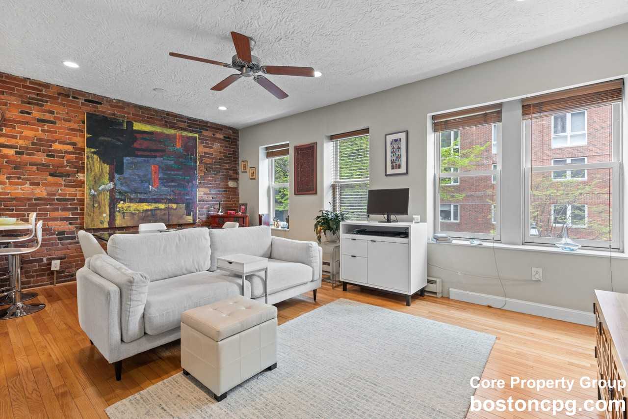 328 Commercial St #22 - Photo 4 of 12